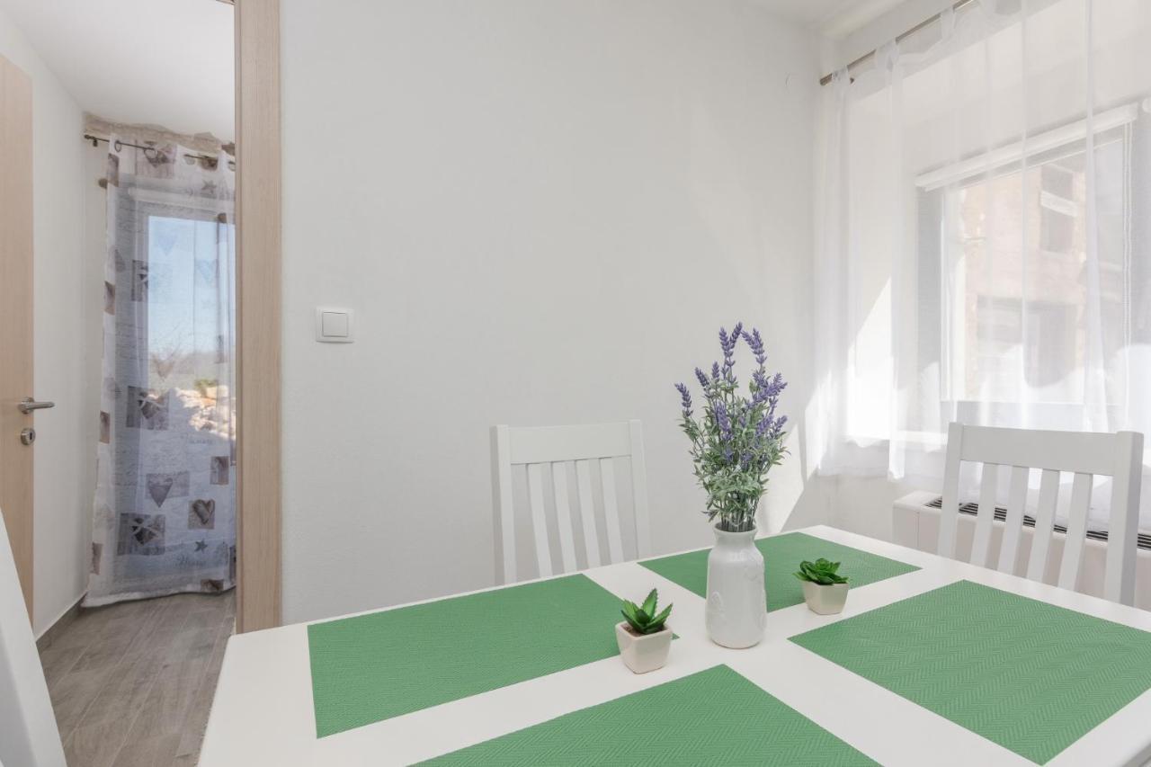 Apartmani Mustaca Dvori Privlaka  Exteriör bild