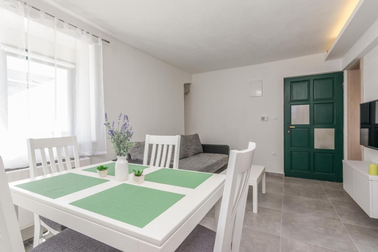 Apartmani Mustaca Dvori Privlaka  Exteriör bild